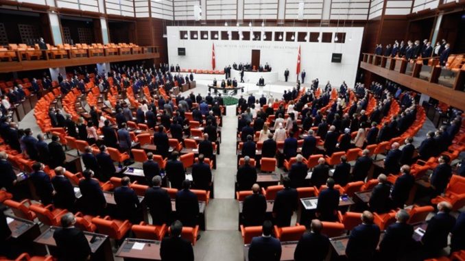 depremde-coken-gsm-operatorleri-meclis-gundeminde-iletisim-kesilirse-devlet-susar-OEevk6Wx.jpg